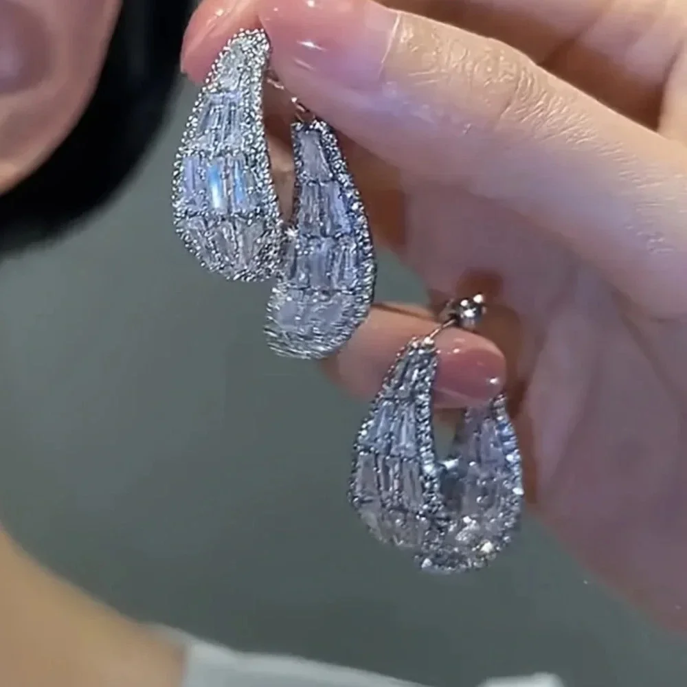 Simple Classic Style Solid Color Inlay Copper Rhinestones Silver Ear Studs